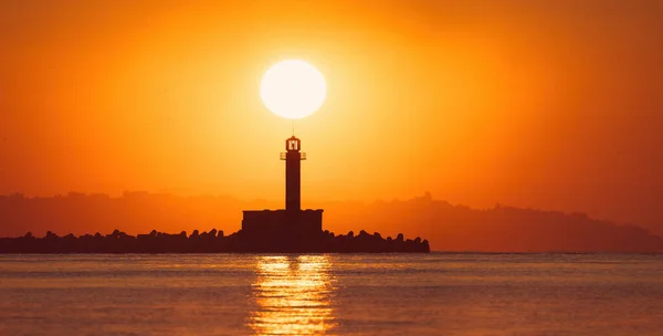Море Сходу Сонця Над Морським Маяком Берегом Узбережжя Варна Болгарія — стокове фото