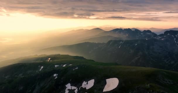 Nascer Sol Sobre Montanhas Búlgaras Picos Colinas Sete Rila Lagos — Vídeo de Stock