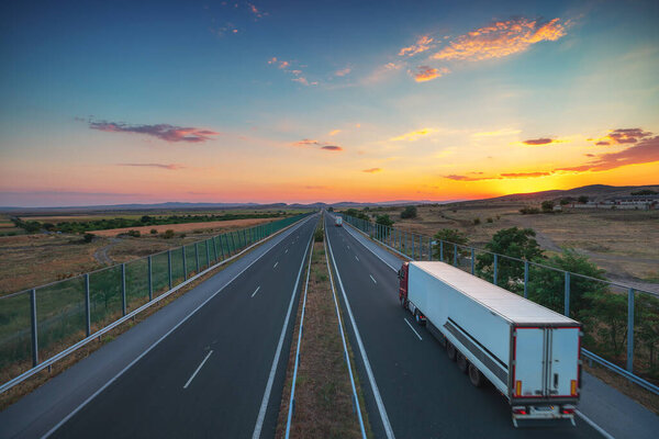 Conducir Por Carretera Abierta Atardecer Hermoso Vista Aérea — Foto de Stock