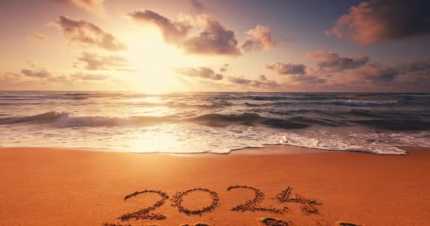 Zee Zonsopgang Verwelkomend Nieuwjaar 2024 Tekst Geschreven Het Strand Strand — Stockvideo
