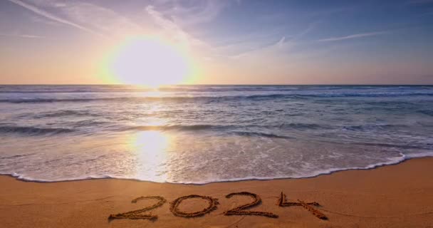 Mar Amanecer Año Nuevo Acogedor 2024 Texto Escrito Playa Arena — Vídeo de stock