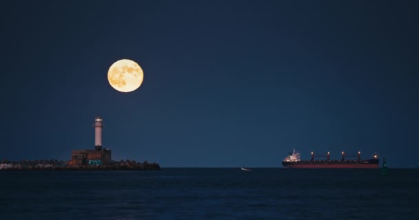 Full Moon Twilight Landscape Sea Horizon Lighting Lighthouse Beacon Bay — Stock Video