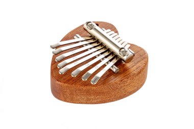 Ahşap kalimba mbira akustik Afrika müzik aleti arka planda izole edildi