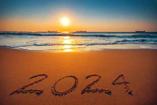 Feliz Año Nuevo 2024 Concepto Letras Playa Salida Del Sol — Foto de Stock