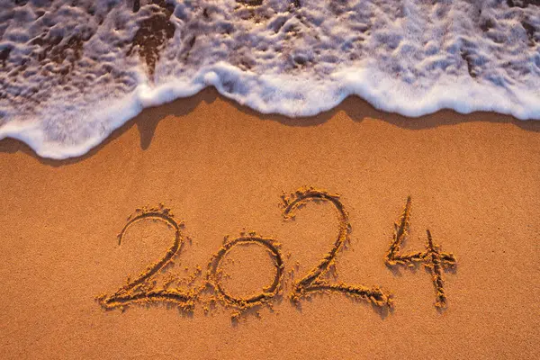 Szczęśliwego Nowego Roku 2024 Koncepcja Litery Plaży Tekst Pisany Plaży — Zdjęcie stockowe