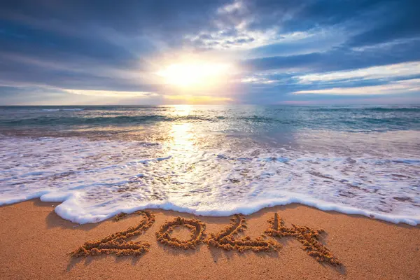 Szczęśliwego Nowego Roku 2024 Koncepcja Litery Plaży Tekst Pisany Plaży Obraz Stockowy