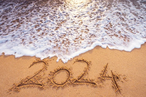 Feliz Año Nuevo 2024 Concepto Letras Playa Texto Escrito Playa Imagen de stock