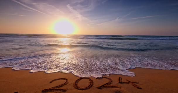 Peisaj Răsărit Mare Val Nisip Plajă Text 2024 Fericit Nou — Videoclip de stoc