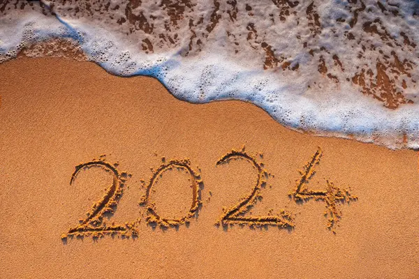 Szczęśliwego Nowego Roku 2024 Koncepcja Litery Plaży Tekst Pisany Plaży — Zdjęcie stockowe