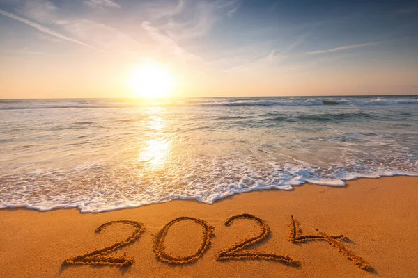 2024 Número Año Escrito Mano Una Playa Tropical Arena Escénica Fotos de stock