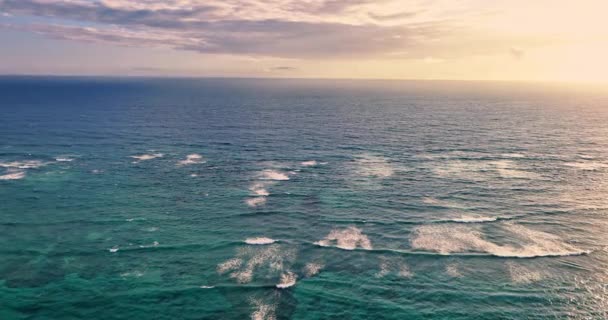 Sonnenaufgang Antennenpanorama Von Meereswellen Mit Nebel Über Welliger Wasseroberfläche Morgensonne — Stockvideo