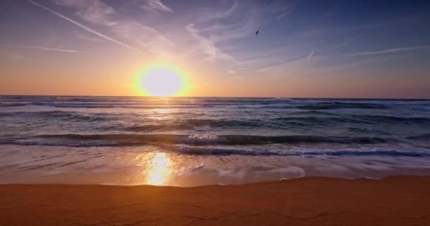 Farbszene Meer Strand Sonnenaufgang Über Meereshorizont Dramatischer Sonnenuntergang Über Meereswellen — Stockvideo