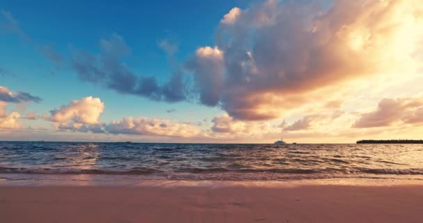 Берег Пляжа Острова Восходе Солнца Красивое Цветное Видео Заката Моря — стоковое видео