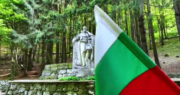 Hadzhi Dimitar Nationell Revolutionär Hjälte Minnesmärke Bergen Skogen Buzludzha Bulgarien — Stockvideo