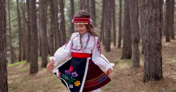 Bulgaarse Vrouw Jong Meisje Etnische Folklore Borduurwerk Kostuum Bulgarije Video — Stockvideo