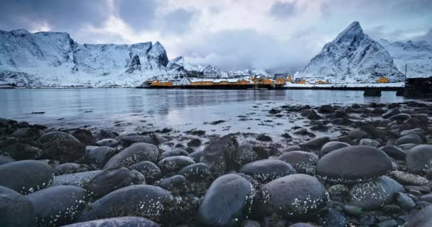 Vinter Nordiskt Panorama Landskap Steniga Havet Kust Sakrisoy Fiskeby Lofoten — Stockvideo