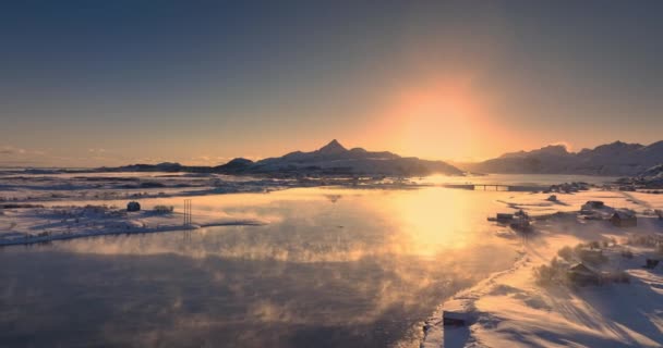 Norveç Karlı Tepeleri Norveç Lofoten Adaları Kıyılarındaki Donmuş Kayalık Deniz — Stok video