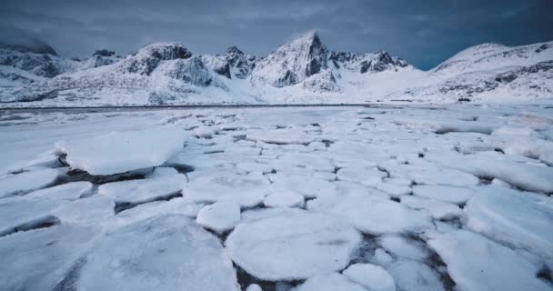 Scenic Tél Látnivalói Tenger Fjordok Fagyasztott Sziklás Norvég Tengerpart Hegyek — Stock videók