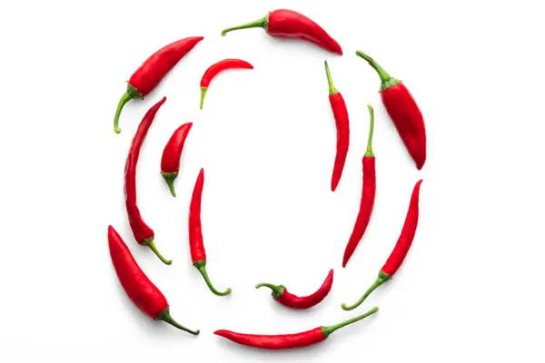 赤いホットチリペッパーカイエン ドライホットチリスパイス ホワイトバックグラウンドの食品のおいしいデザイン ロイヤリティフリーのストック写真