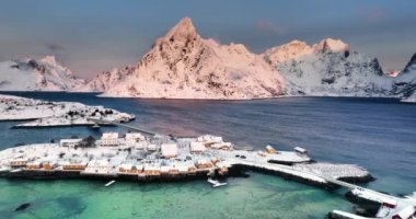 Fredvang Köprüsü, Flakstad, Lofoten Adaları, Norveç 'in hava manzarası