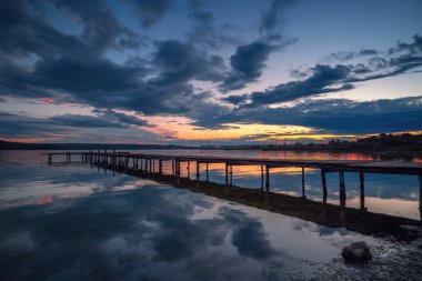 Küçük Dock ve göl günbatımı