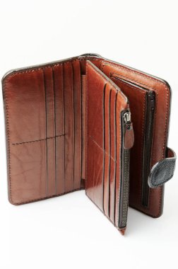 Fermuarlı ve cepleri izole yeni kahverengi deri cüzdan