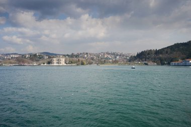 Boğaz kıyısındaki sarayda. İstanbul sahili tarihi