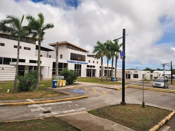 San Jose, Kosta Rika - 24 Kasım 2022 Nikaragua 'ya giriş yapan kişinin pasaport kontrol binası 