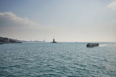 Güneşli bir günde ada ve İstanbul 'la tekne turu