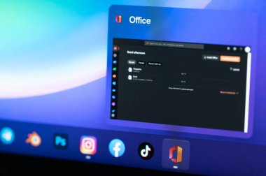 New York, ABD - 3 Haziran 2022: Microsoft ofis uygulamasını bilgisayar menüsünde aç