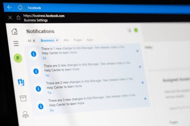 New York, ABD - Eylül 1, 2022: Bilgisayarlı makro ekrandaki Facebook İş Bildirimleri