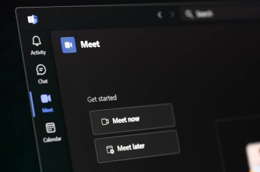 New York, ABD - Eylül 1, 2022: Microsoft toplantı uygulaması dizüstü bilgisayar ekranı makro yakın görünüm arka planı
