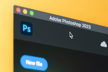 New York, ABD - 31 Ekim 2022: Piksel ekranında Photoshop uygulamasında yeni bir dosya oluştur