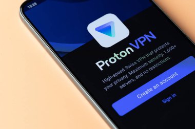 New York, ABD - 18 Nisan 2023: Akıllı telefon ekranında ProtonVPN hesabı oluştur