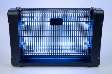 Pest uv lambası öngörünümü beyaz stüdyo arka planında izole