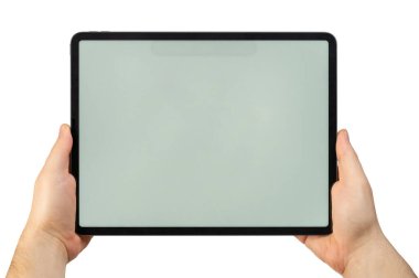 Beyaz stüdyo arka planında izole edilmiş temiz ekranlı büyük tablet