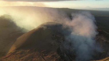 Ulusal Park Masaya, Nikaragua 'da gün batımında turuncu renkli hava aracı görüntüsü