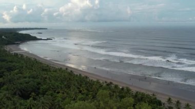 Nikaragua 'da Pasifik Okyanusu kıyısı sabah ışığında insansız hava aracı görüntüsü