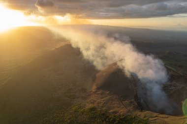 Nikaragua hava aracı manzaralı Masaya volkan parkından duman akışı