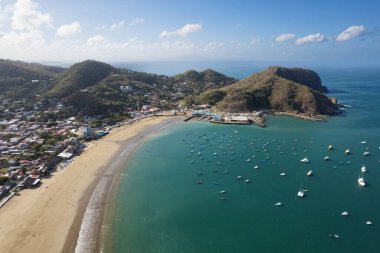 San Juan Del Sur sahil hava aracı manzaralı tekne terminali.