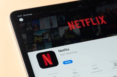 New York, ABD - 24 Ağustos 2023: iPad tablet ekranındaki Netflix uygulaması