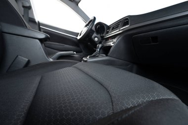 Araba yıkama teması. Boş koyu renkli tekstil yolcu koltuğu