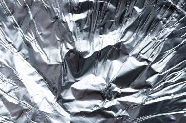 Parlak parlak metal arka plan. Buruşmuş folyo dokusu yakın görünüm