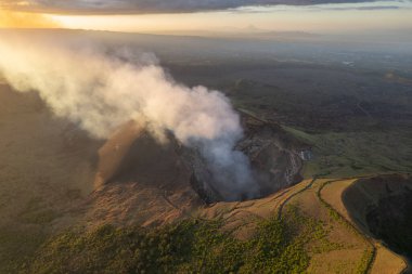 Doğanın günbatımı volkanik Masaya parkının insansız hava aracı görüntüsü