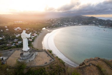 San Juan Del Sur Sahil manzarası Sabah altın ışıklarıyla