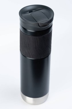 Siyah kupa perspektifi stüdyo arka planında izole