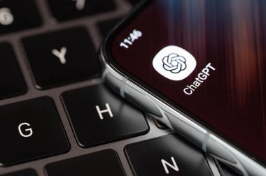 New York, ABD - 31 Temmuz 2023: Akıllı telefon ekranında ChatGpt uygulama simgesi kapat 