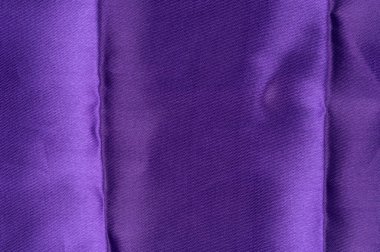 Kırışıklık çizgileri olan parlak mor kadife arkaplan