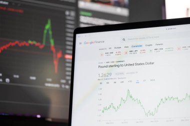 New York, ABD - 27 Mart 2024: GBP 'den ABD' ye Google finansmanı için çevrimiçi dizüstü bilgisayar hizmeti