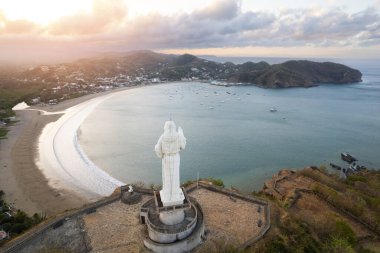 San Juan Del Sur Körfezi heykel arka plan hava manzaralı